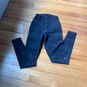 Women’s camoflauge yoga tights